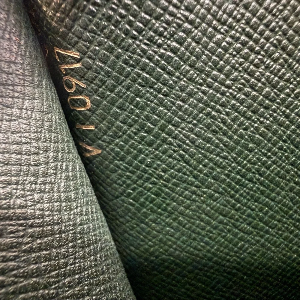 Auth Louis Vuitton Taiga Leather BriefcaseGreen Vintage 1977 Made in France